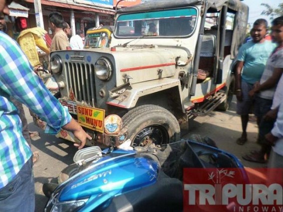 Kamalapur: Road accident infront of SDJM court left one injured